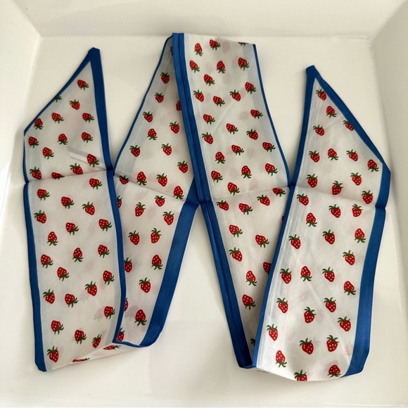 3/$20 Purse Handbag Twilly Scarf Strawberry Print NWOT - Picture 3 of 9